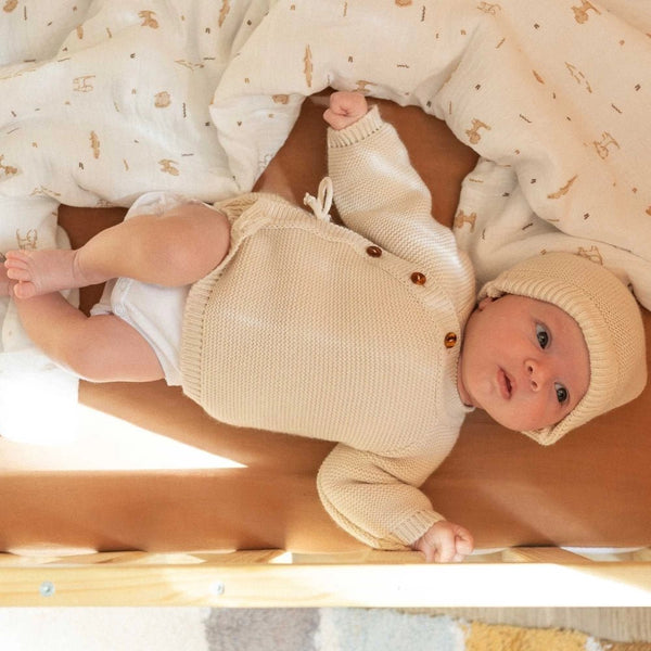 Trousseau naissance - Brassière chaussons et bonnet beige - Petit coeur salé